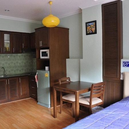 Hill Top Service Suites Bang Lamung Pokoj fotografie