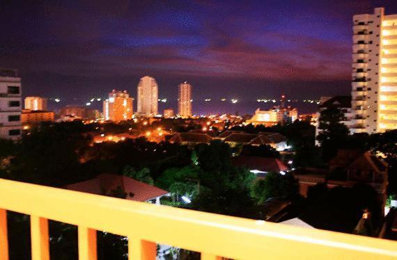 Hill Top Service Suites Bang Lamung Pokoj fotografie