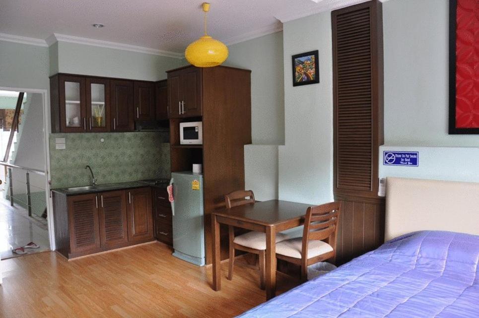 Hill Top Service Suites Bang Lamung Pokoj fotografie